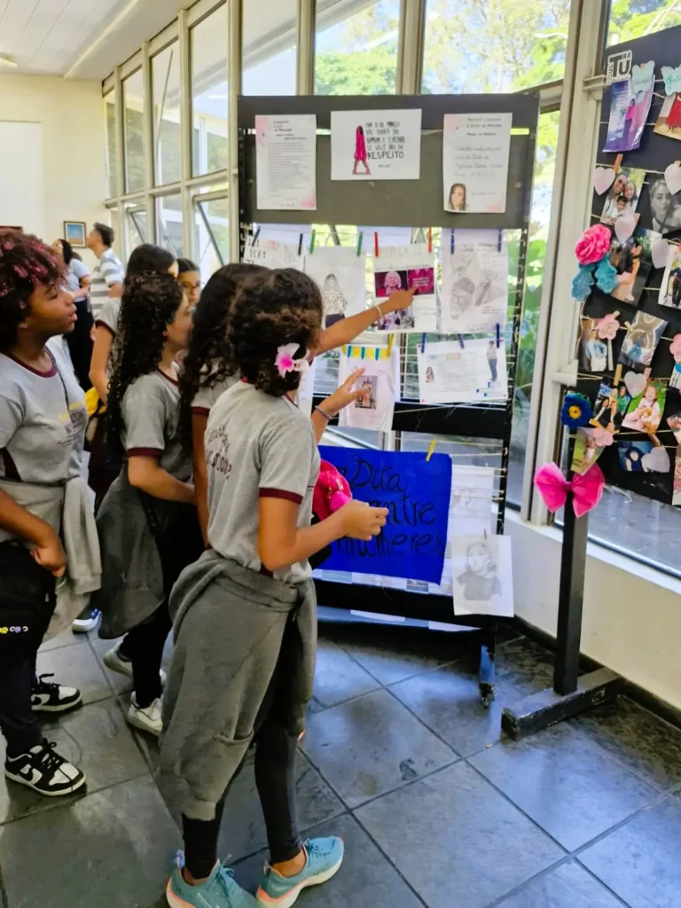 Exposição e Vivências Teatrais: Alunos do Novo Horizonte na Casa de Cultura