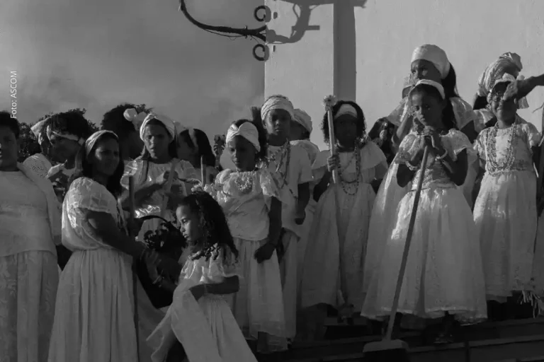 Exposição Fotográfica em Feira de Santana: 'Passagem corpos em ritual' Retrata a Lavagem do Senhor d