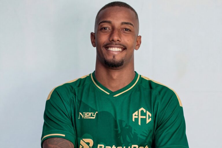 Feira FC Contrata Gilberto Santos: Lateral Ex-Santos se Junta à Série B do Baianão Feira FC Contrata Gilberto Santos: Lateral Ex-Santos se Junta à Série B do Baianão
