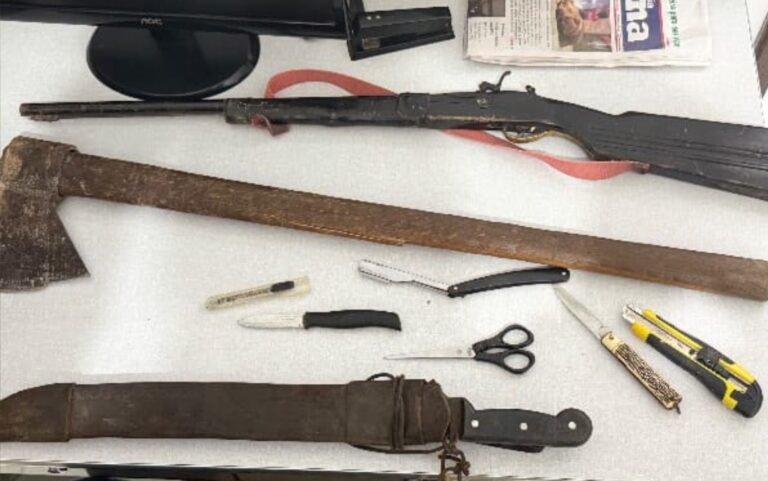 Homem é Detido por Ameaçar Mãe de 76 Anos com Machado na Bahia