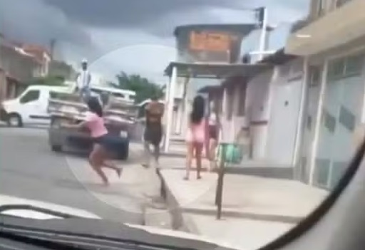 Jovem Ferida em Tiroteio Motivado por Ciúmes na Bahia Jovem Ferida em Tiroteio Motivado por Ciúmes na Bahia