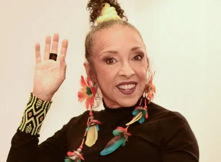 Maya Lygya: A Menina em Situação de Rua que Conquistou Nova York Lança Livro na Bienal do Livro da B