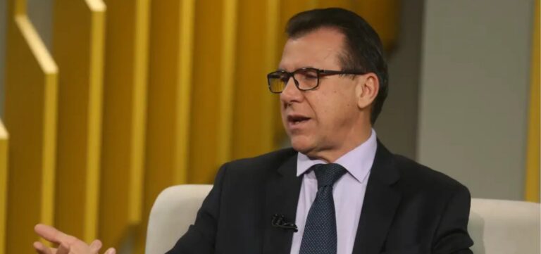 Ministro do Trabalho descarta compensação para empresas com fim da escala 6x1