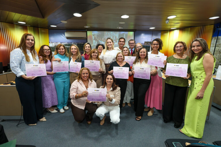 Política Cor-de-Rosa: Homenagem às Mulheres Protagonistas da Alece