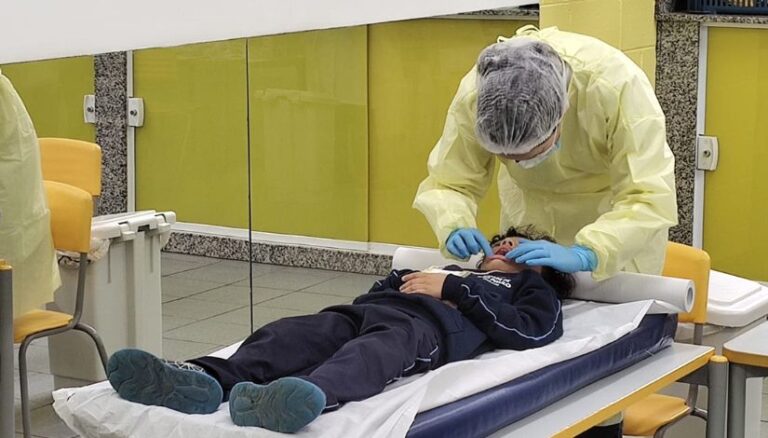 Saúde Bucal em Foco: ‘Dia B’ Leva Atendimento às Escolas Municipais Saúde Bucal em Foco: 'Dia B' Leva Atendimento às Escolas Municipais