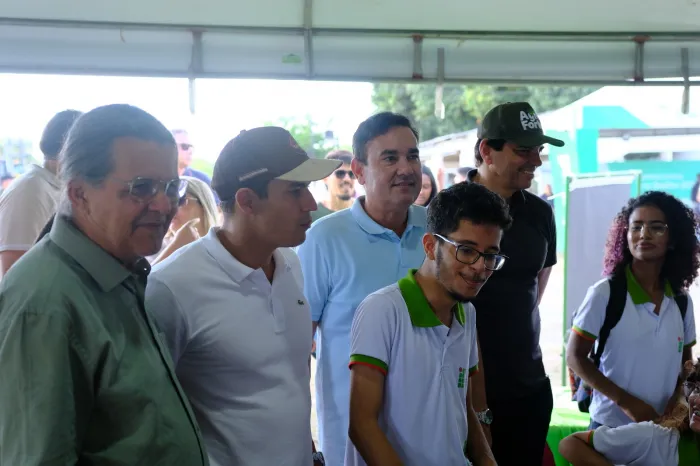 Sealba Alagoinhas: Gustavo Carmo Recebe Autoridades em Feira de Agronegócio Sealba Alagoinhas: Gustavo Carmo Recebe Autoridades em Feira de Agronegócio