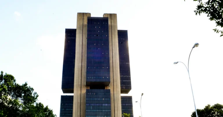 Tensões Geopolíticas e Política Econômica dos EUA: Cenário de Incertezas e Medidas Agressivas do Cop