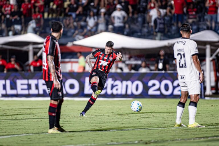 Vitória Mantém Tabu e Derrota Atlético-MG no Barradão: 2 a 0 com Gol de Kayzer e Erick