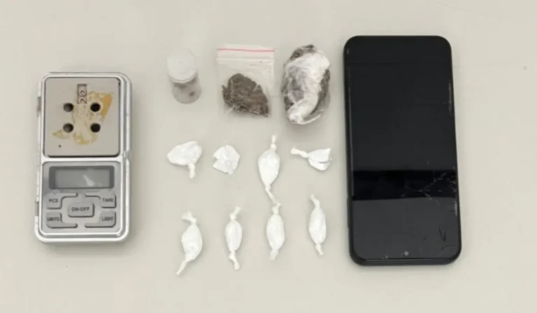 Adolescente Apreendido com Drogas e Balança de Precisão em Feira de Santana