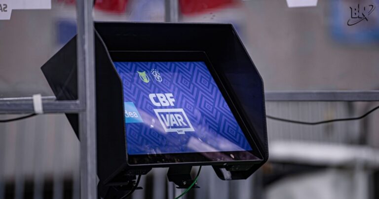 Análise da Arbitragem: VAR Ignora Toque Leve e Não Marca Pênalti para o Bahia