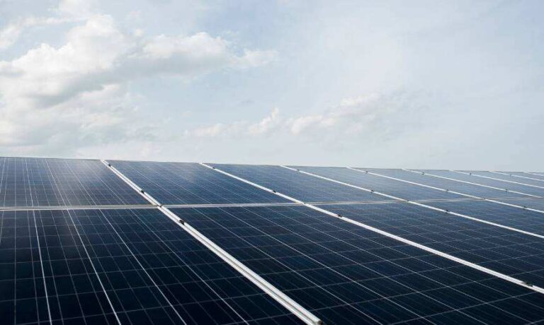 Bahia: 2ª Maior Produtora de Energia Solar Enfrenta Desafios em Vitória da Conquista