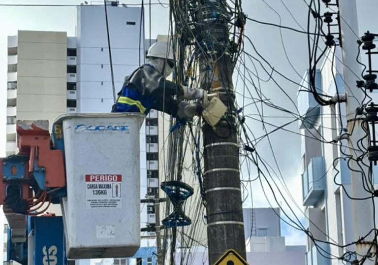 Coelba Retira 298 Toneladas de Cabos Irregulares na Bahia em Ação Inédita Coelba Retira 298 Toneladas de Cabos Irregulares na Bahia em Ação Inédita