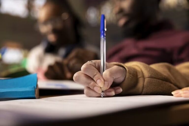 Concurso Público em Camboriú: 178 Vagas e Salários de até R$ 16 Mil