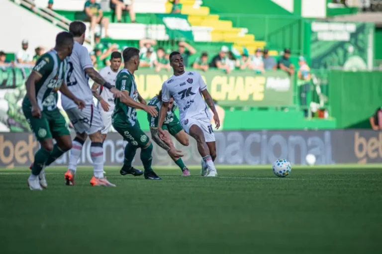 Empate Agonizante: Vitória Resiste e Empata com a Chapecoense em Jogo Denso