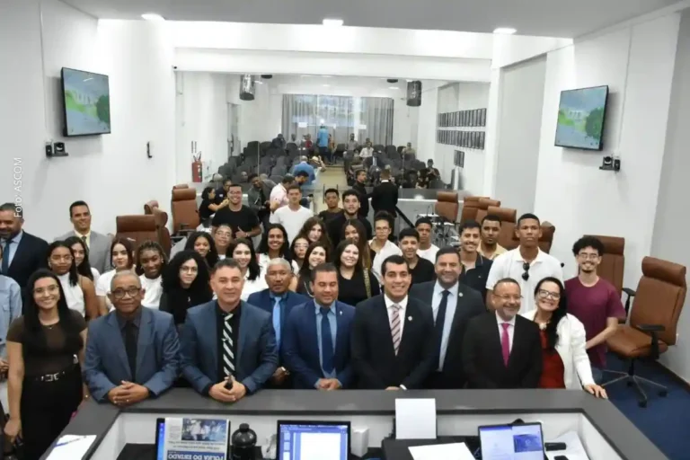 Estudantes de Direito da UNEF Conhecem Funcionamento do Legislativo em Feira de Santana Estudantes de Direito da UNEF Conhecem Funcionamento do Legislativo em Feira de Santana