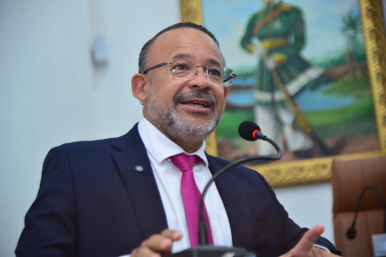 Feira de Santana: PEC que Elimina Salários de Vereadores Gera Controvérsia