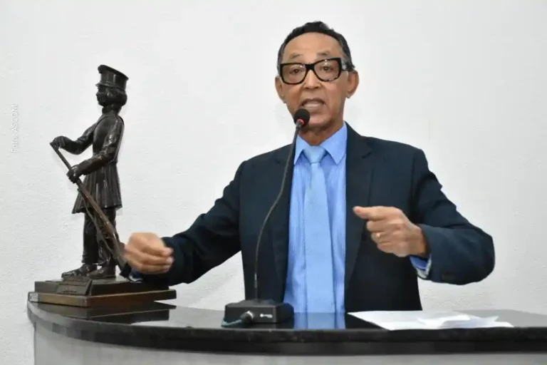 Fila de Regulação no Clériston Andrade: Vereador Exige Soluções para Superlotação em Feira de Santan