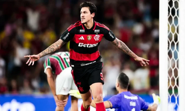 Flamengo Brilha com Pedro e Vence Fluminense no Clássico Carioca Flamengo Brilha com Pedro e Vence Fluminense no Clássico Carioca