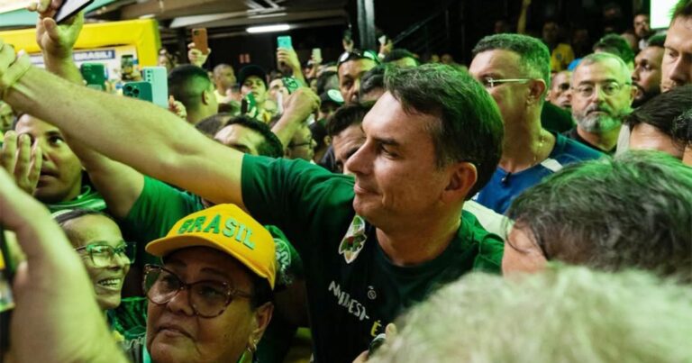 Flávio Bolsonaro se Move no Agronegócio Após Candidatura de Caiado