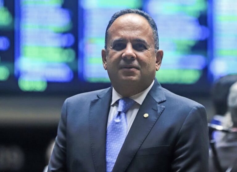 Jorge Araújo Critica Concessão da BR-116 e Alerta sobre Pedágios na Bahia Jorge Araújo Critica Concessão da BR-116 e Alerta sobre Pedágios na Bahia