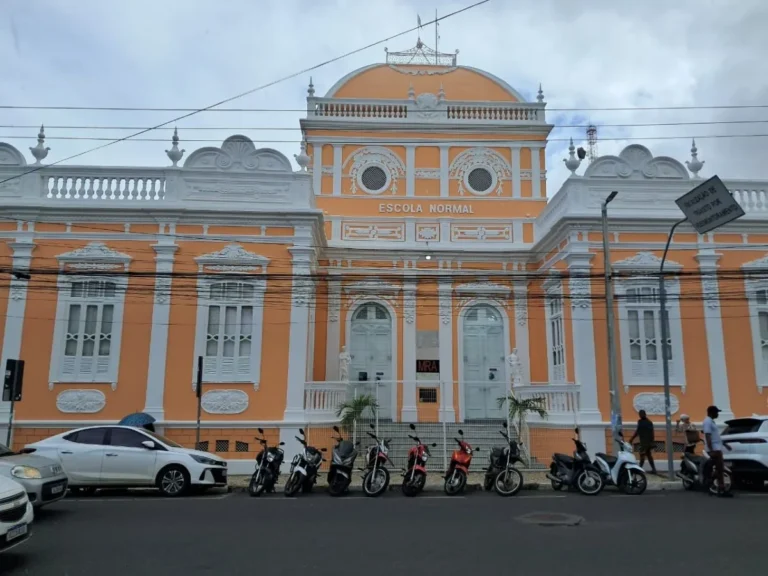 Lançamento da Antologia "Encruzilhada Literária" em Feira de Santana: Uma Celebração da Produção Poé