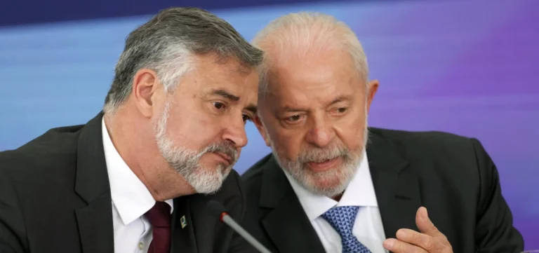 Lula Envia Projeto ao Congresso para Eliminar Escala 6×1 e Aumentar Direitos Trabalhistas Lula Envia Projeto ao Congresso para Eliminar Escala 6x1 e Aumentar Direitos Trabalhistas