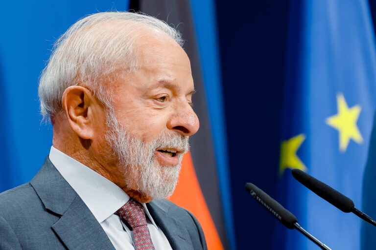 Lula retorna a Brasília após procedimentos médicos em São Paulo