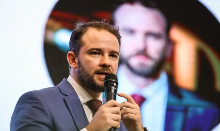 Ministro da Fazenda Inicia Agenda Internacional: Encontros nos EUA e Europa Ministro da Fazenda Inicia Agenda Internacional: Encontros nos EUA e Europa