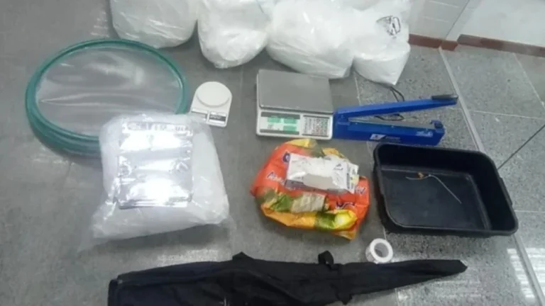 Mulher é Detida com 70 kg de Material para Drogas em Feira de Santana Mulher é Detida com 70 kg de Material para Drogas em Feira de Santana