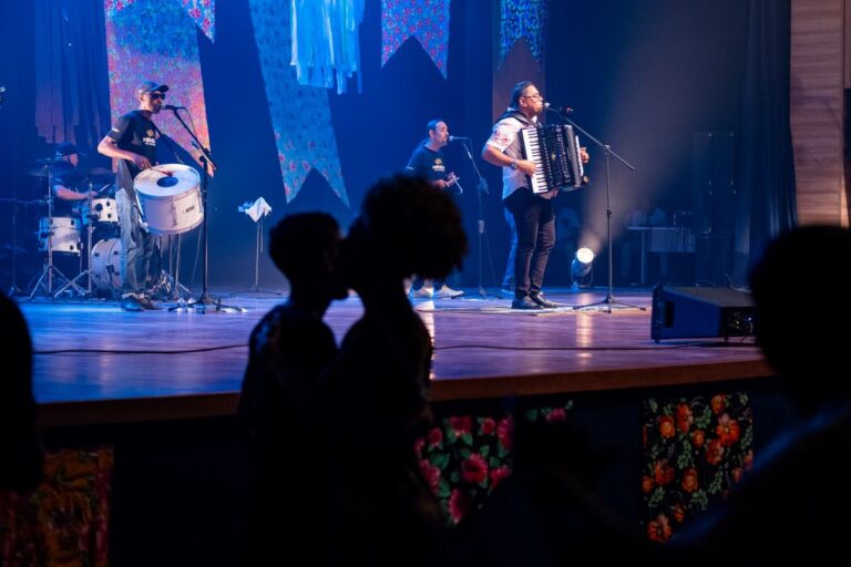 Neném do Acordeon Brilha em Teatro Loteado e Celebra o Forró em Feira de Santana