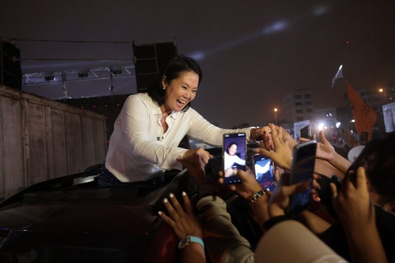 Peru vai às urnas em meio a crise política e aumento da violência: Keiko Fujimori lidera pesquisas