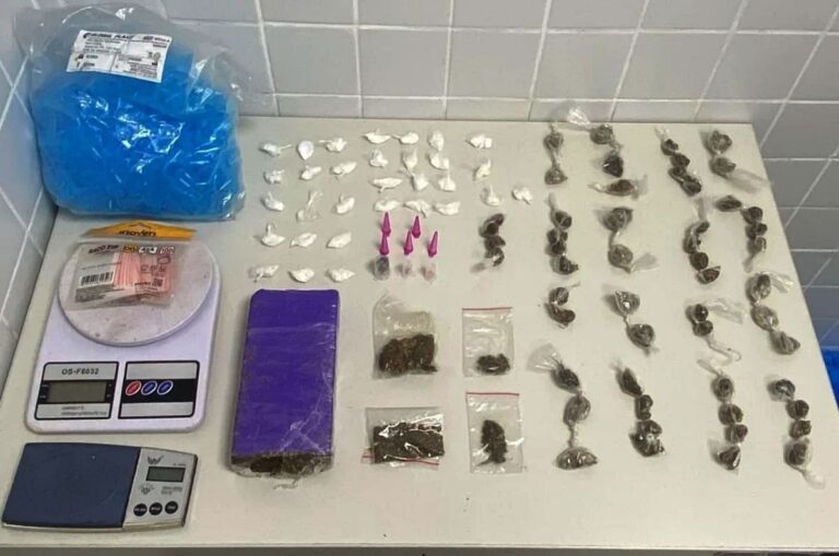 PM Apreende Drogas e Balanças de Precisão em Feira de Santana: Ação Policial em Foco