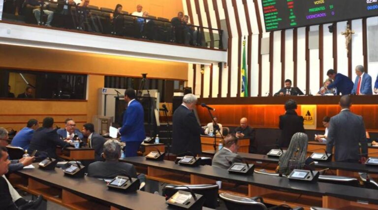 Teatro do Centro de Convenções em Feira de Santana Recebe Nome de Carlos Pitta