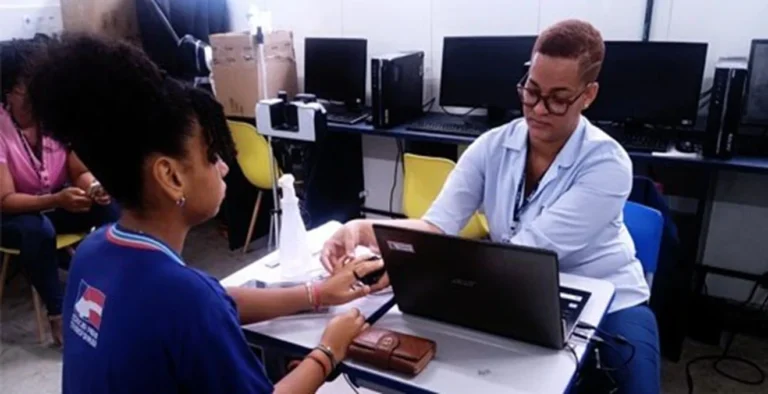 TRE-BA Leva Atendimento Eleitoral a Estudantes de Feira de Santana