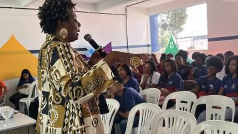 Como a Moda Afro-Brasileira de Madá Negriff Inspira Estudantes em Salvador
