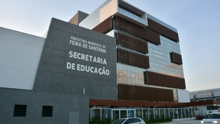 Feira de Santana amplia contrato em R$ 516 mil para compra de mochilas escolares