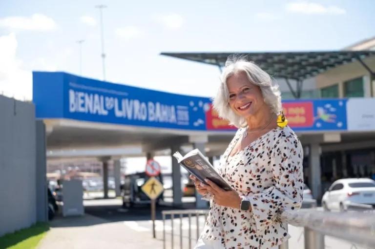 Cris Vaccarezza Lança 'Carolina Libertária' em Feira de Santana Após Sucesso na Bienal Bahia 2026