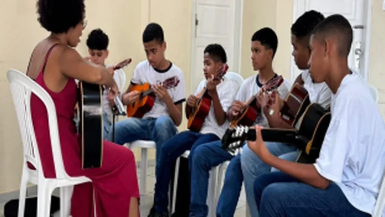 Mansão do Caminho e Neojiba promovem aula integrada para jovens músicos em Salvador