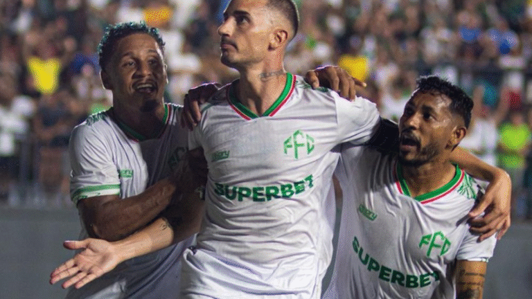 Thiago Galhardo Brilha em Estreia pelo Feira FC: Dois Gols e Liderança no Baianão