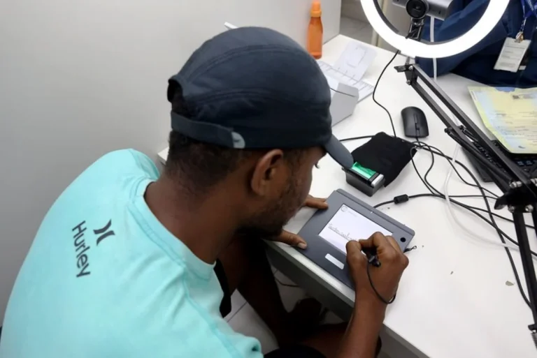 Unidades Temporárias em Feira de Santana e Vitória da Conquista Facilitam Emissão da Carteira de Ide