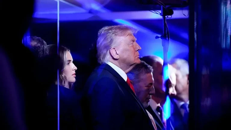 Trump vaiado durante o hino nacional nas finais da NBA no Madison Square Garden