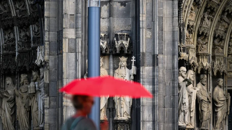 Onda de Calor Extrema Avança pelo Leste da Europa e Registra Recordes na Hungria