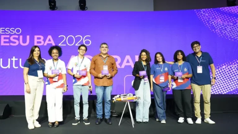 Estudantes da rede estadual baiana lideram inovação tecnológica com projetos reais no maior evento d