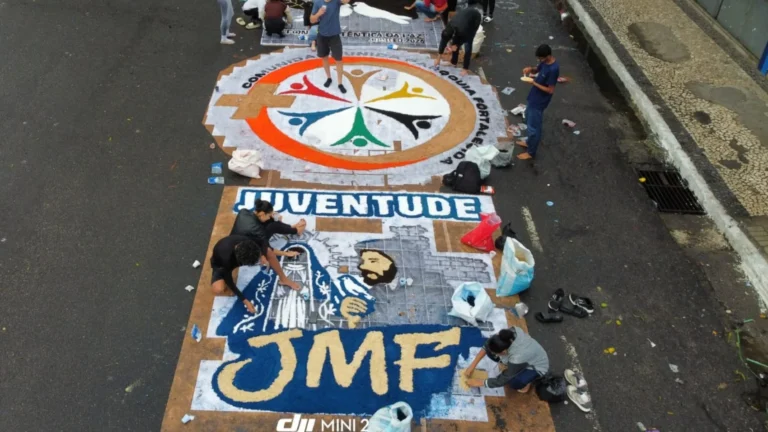 Tradição e inovação: como os tapetes de Corpus Christi renovam a fé em Feira de Santana