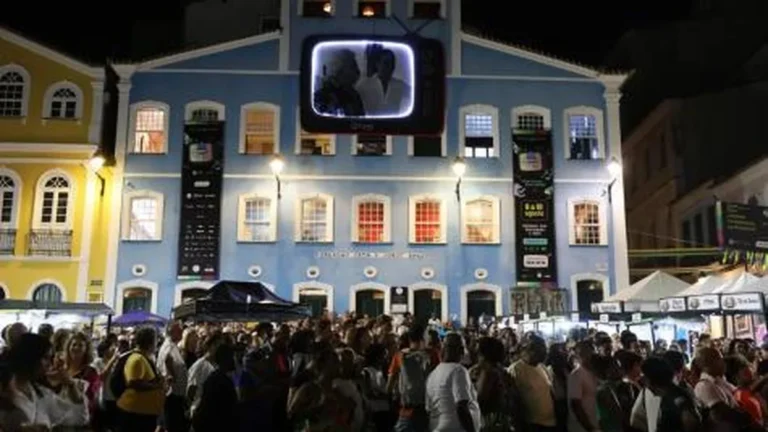 Flipelô reúne mais de 500 escritores e celebra cultura no Pelourinho
