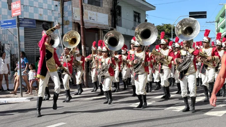Estudantes da rede estadual celebram cultura e história no Desfile do 2 de Julho na Bahia Estudantes da rede estadual celebram cultura e história no Desfile do 2 de Julho na Bahia