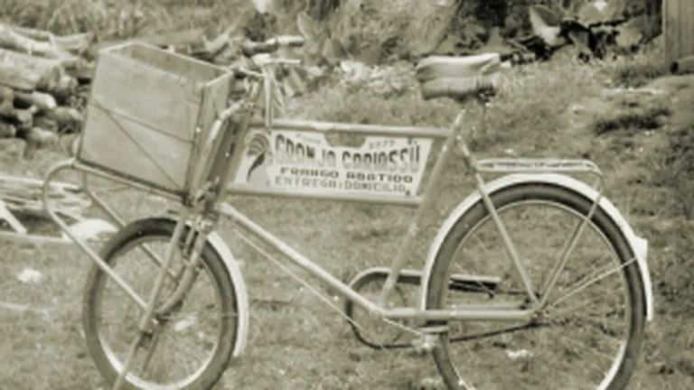 O Primeiro Delivery da Bahia: A História do Frango de Bicicleta em Itabuna O Primeiro Delivery da Bahia: A História do Frango de Bicicleta em Itabuna